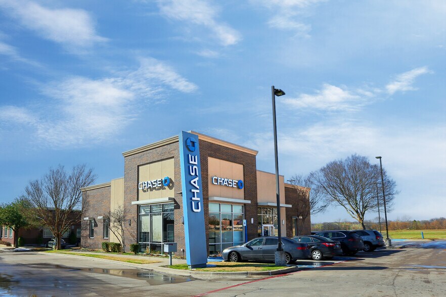 More Photos Of 561 W Interstate 30, Garland Bank For Sale