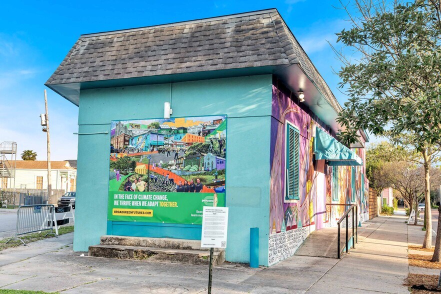 More Photos Of 2441 Bayou Rd, New Orleans Bar For Lease