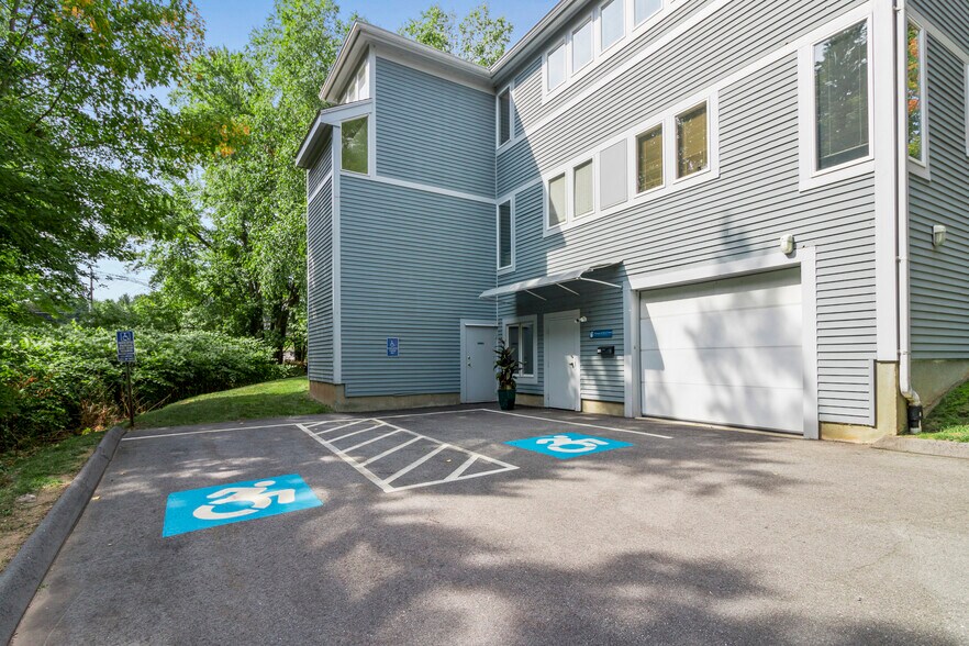 More Photos Of 155 Sycamore St, Glastonbury Office For Lease