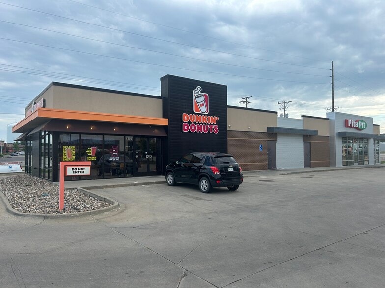 More Photos Of 4212 Merle Hay Rd, Des Moines General Retail For Sale