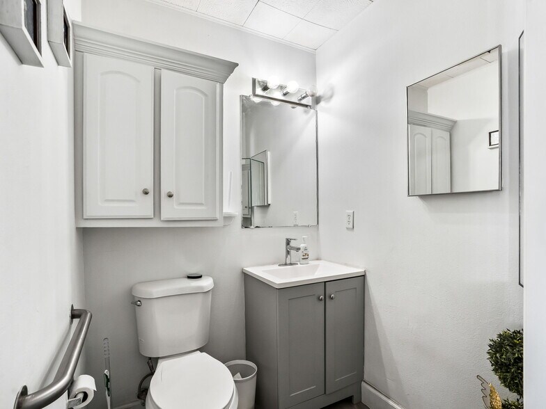 More Photos Of 9594 SE Maricamp Rd, Ocala Auto Repair For Sale