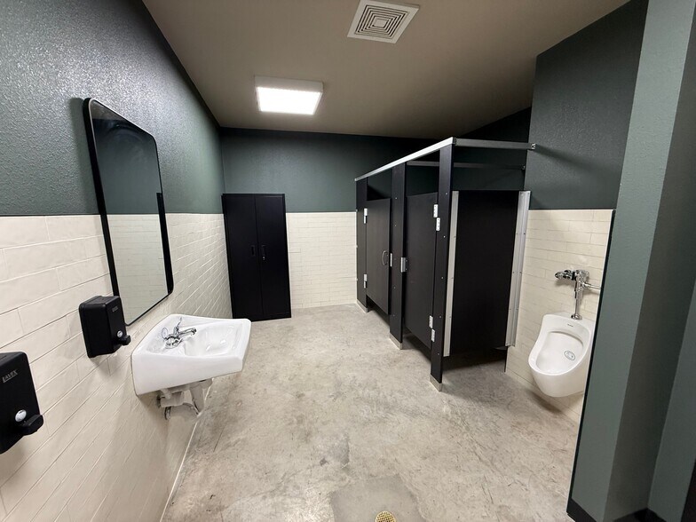 More Photos Of 201 Elm Ave, Waco Storefront Retail Office For Lease