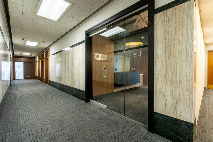 More Photos Of 111 N Wabash Ave, Chicago Office For Sale
