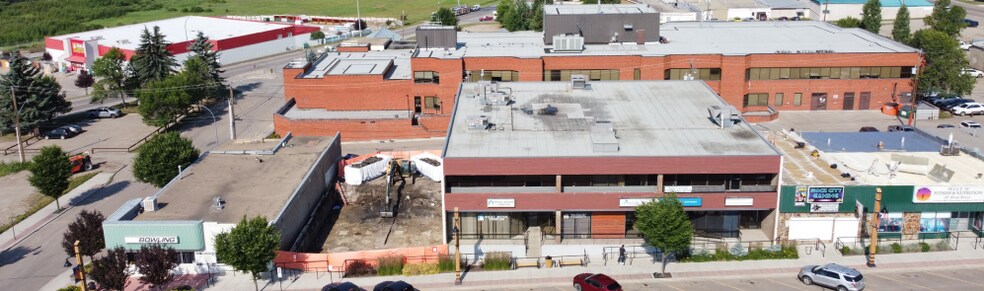 Primary Photo Of 4912 50 St, Rocky Mountain House Office For Sale