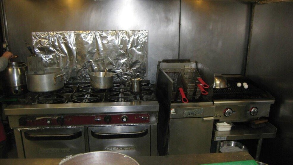 More Photos Of 24 Franklin Ave, Ridgewood Restaurant For Lease