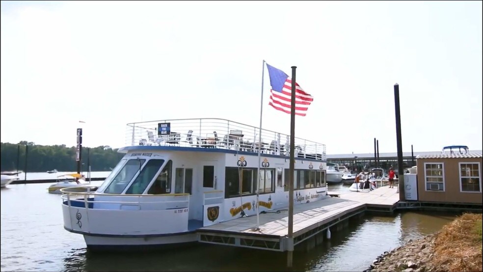 More Photos Of 215 W Water St, Grafton Marina For Sale