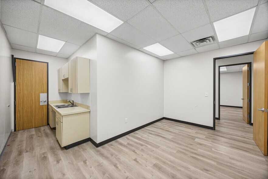 More Photos Of 11950 Alief Clodine Rd, Houston Light Distribution For Lease