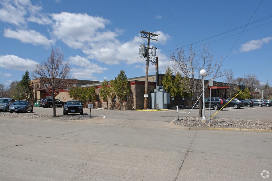 More Photos Of 2501 Wayzata Blvd, Minneapolis Office For Sale