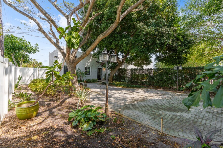 More Photos Of 354 NE 1st Ave, Delray Beach Office For Sale