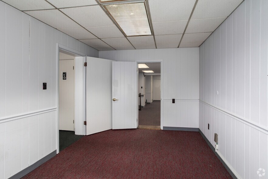 More Photos Of 332-334 High St, Burlington Office For Lease