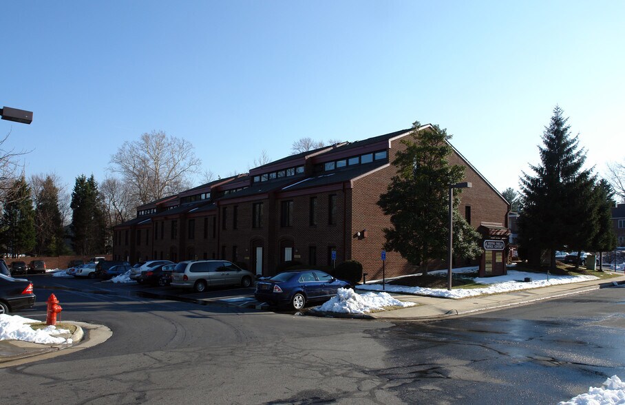 Primary Photo Of 2555-2575 Chain Bridge Rd, Vienna Medical For Sale