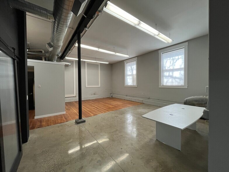 More Photos Of 14 W 15th St, Cincinnati Warehouse For Lease