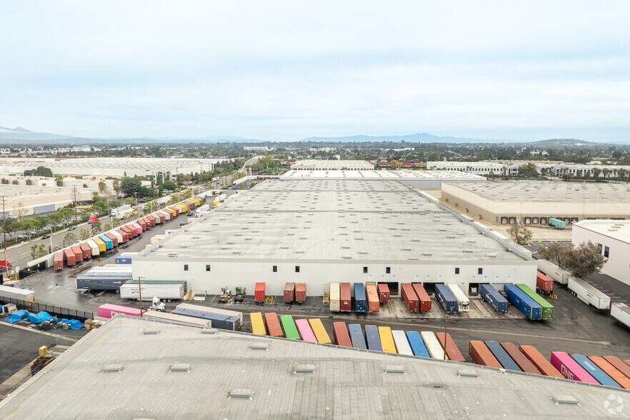 More Photos Of 2220 E Carson St, Carson Distribution For Lease