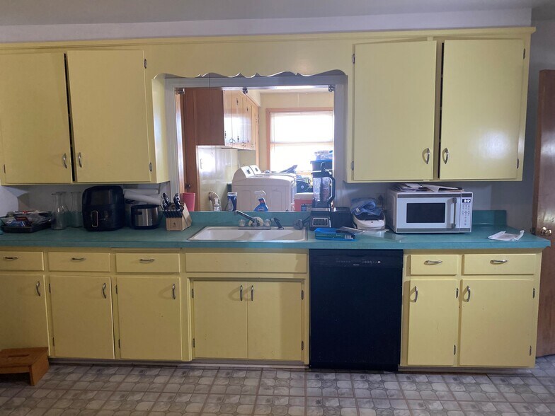 More Photos Of 2926 Pine Ave, Erie Office For Sale