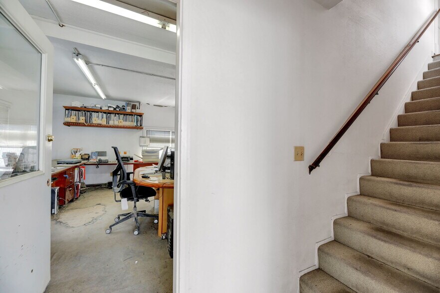 More Photos Of 1063 Beach Ave, Marysville Warehouse For Sale