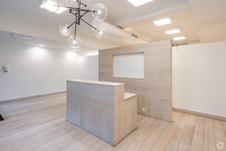 More Photos Of 137 Hudson St, New York Storefront For Lease