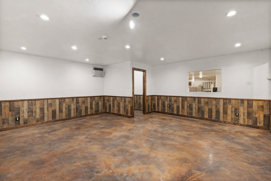 More Photos Of 22360 Highway 321, Cleveland Flex For Lease