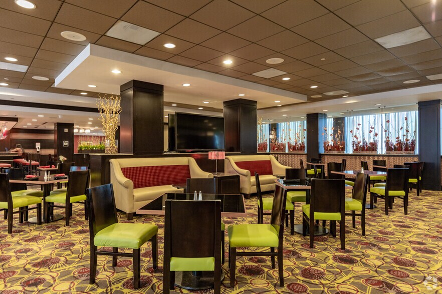 More Photos Of 7611 Katy Fwy, Houston Hotel For Sale