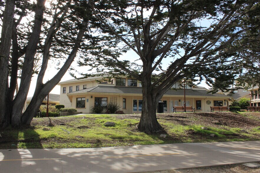 More Photos Of 99 Pacific St, Monterey Loft Creative Space For Lease