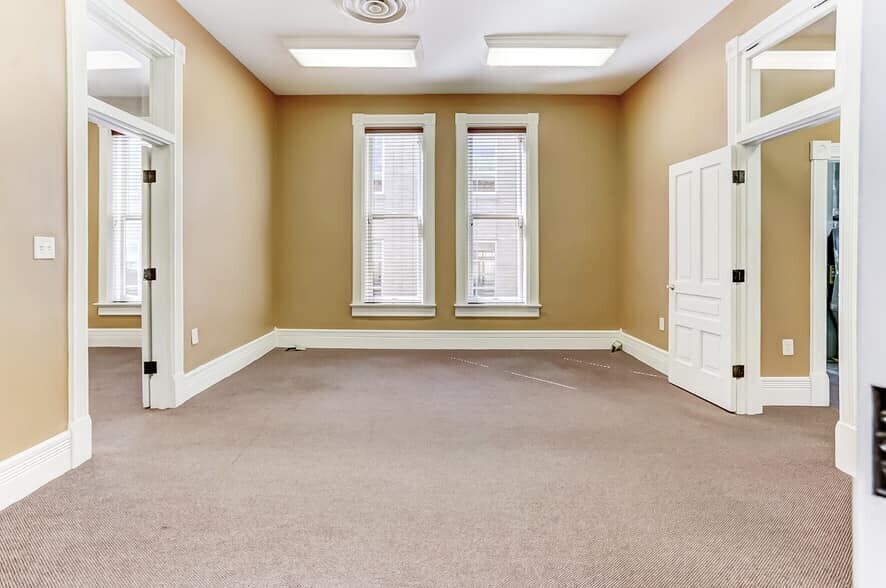 More Photos Of 521 S Main St, Findlay Storefront Retail Office For Lease