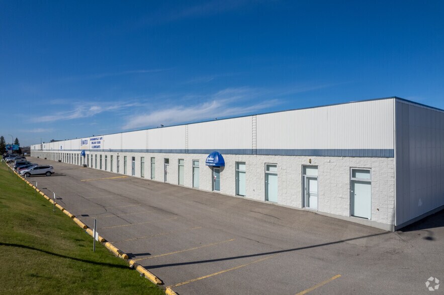 More Photos Of 7004-7042 30th St SE, Calgary Service For Lease