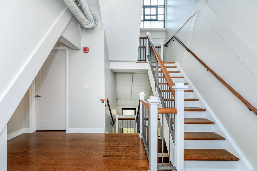 More Photos Of 811-827 Court St, Utica Apartments For Lease