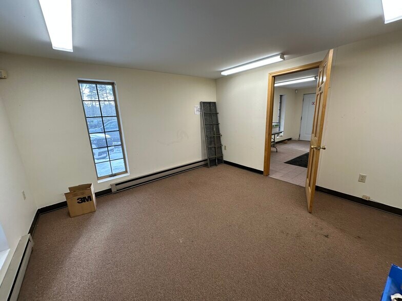 More Photos Of 95 Evergreen Dr, Portland Warehouse For Lease