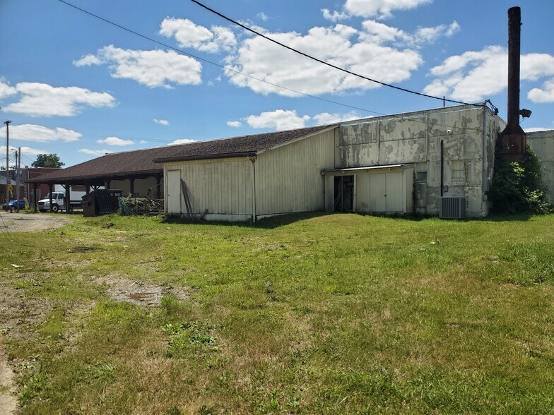 More Photos Of 110 Railroad St, Cambridge Springs Freestanding For Sale