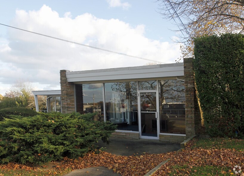 More Photos Of 592-596 Hampton Rd, Southampton Medical For Lease