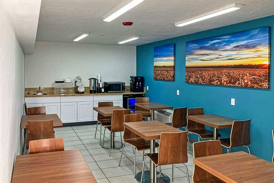 More Photos Of 2615 Commercial Way, Rock Springs Hotel For Sale