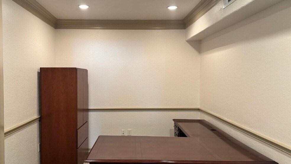 More Photos Of 446 Heights Blvd, Houston Office Residential For Lease