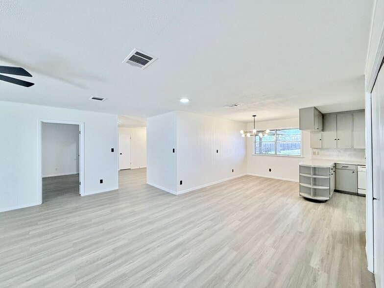 More Photos Of 10025 Farm to Market 1660, Hutto Warehouse For Lease