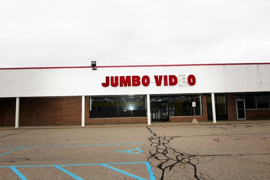 More Photos Of 9098-9136 Miller Rd, Swartz Creek General Retail For Sale