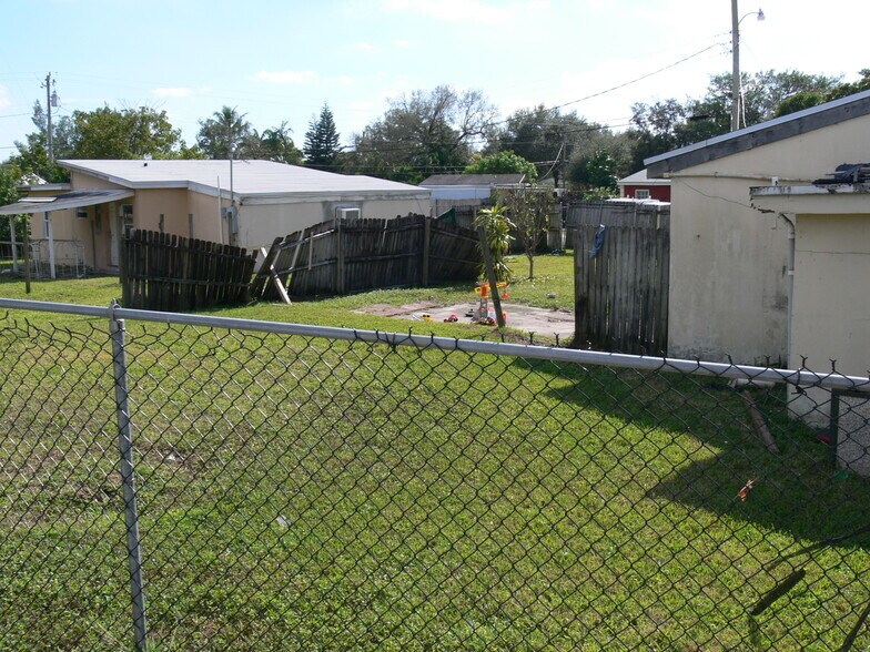 More Photos Of 41 William Rd, West Park Freestanding For Sale