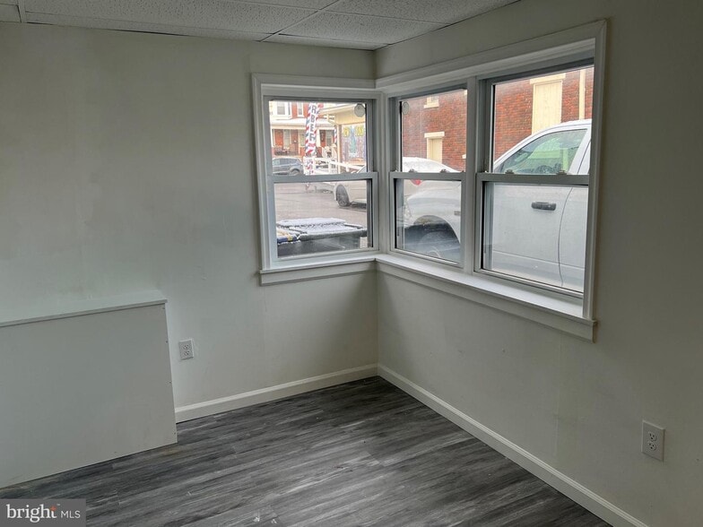 More Photos Of 1880 W Market St, York Storefront Retail Office For Sale