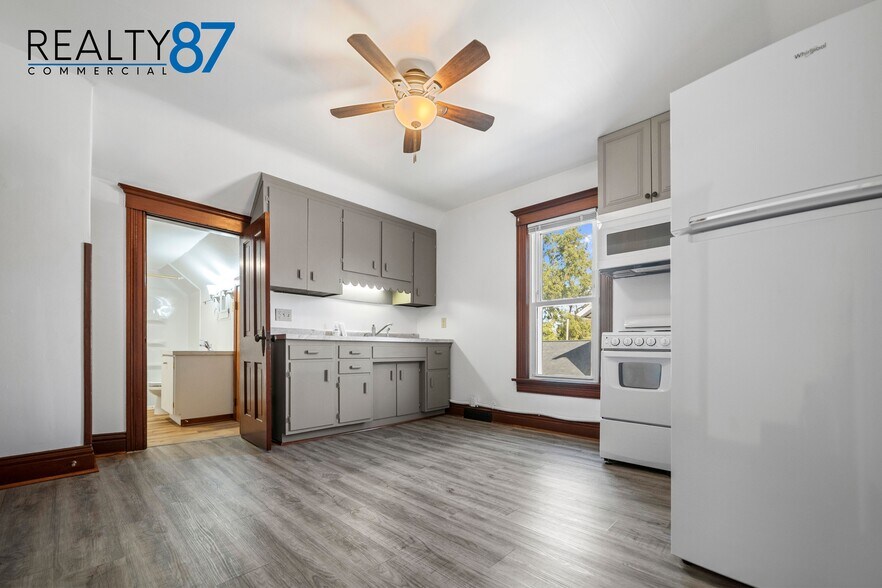 More Photos Of 448 7th Ave, Marion Office For Sale