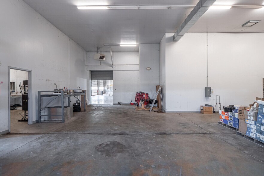 More Photos Of 1116 W County Road 450 N, Brazil Truck Terminal For Lease