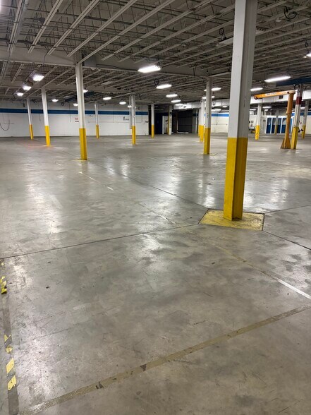 More Photos Of 820 Cochran St, Statesville Warehouse For Lease