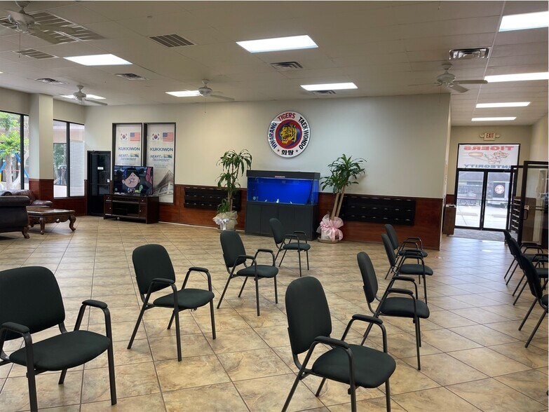 More Photos Of 1717 S Mason Rd, Katy Freestanding For Lease