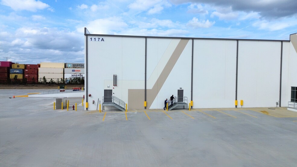 More Photos Of 115 Parkway Dr, Rincon Unknown For Lease