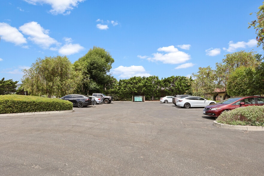 More Photos Of 970 Petit Ave, Ventura Medical For Sale