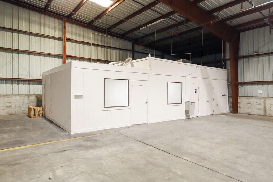 More Photos Of 14415 Import Rd, Laredo Warehouse For Lease