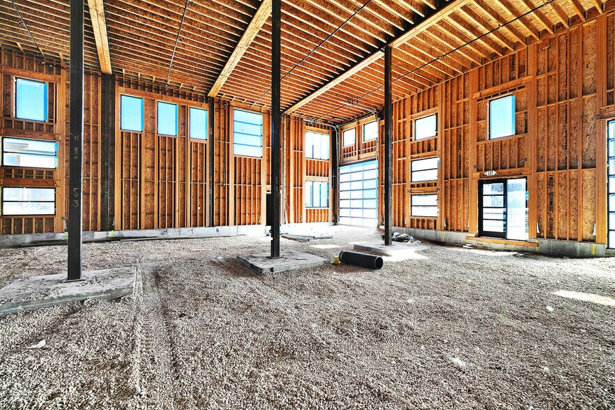More Photos Of 4554 Forestdale Dr, Park City Light Manufacturing For Sale
