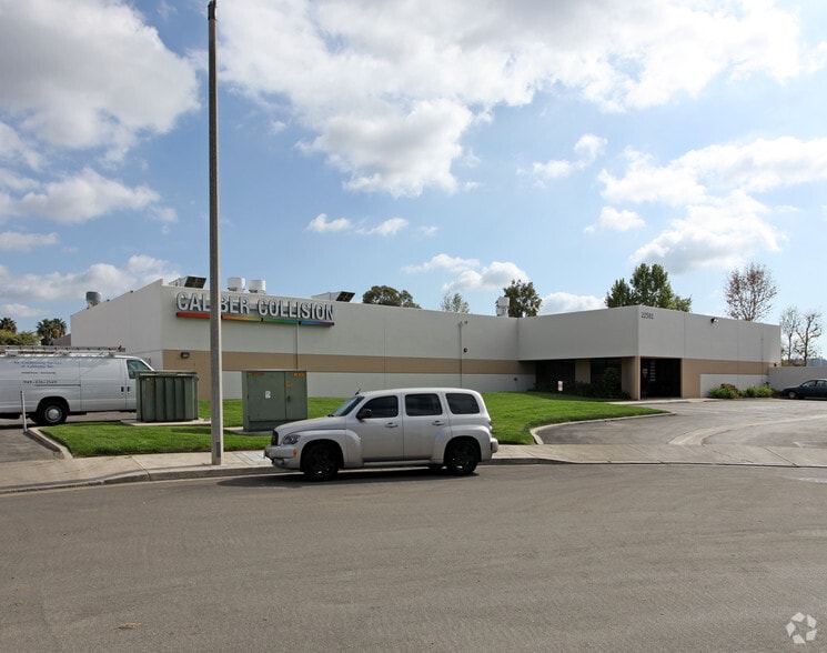 Primary Photo Of 22582 Shannon Cir, Lake Forest Warehouse For Lease