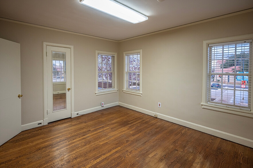 More Photos Of 2405 Broadway St, Lubbock Medical For Sale