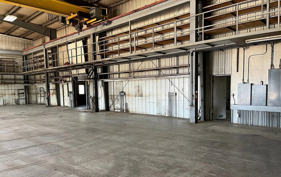 More Photos Of 2601 Iverson Rd, Stoughton Warehouse For Lease