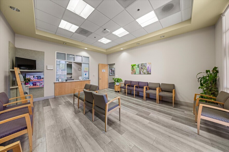 More Photos Of 27871 Smyth Dr, Santa Clarita Medical For Sale