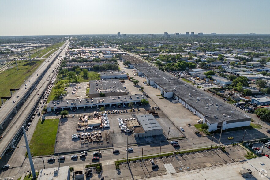 More Photos Of 3912-3922 Dunvale Rd, Houston Light Distribution For Lease