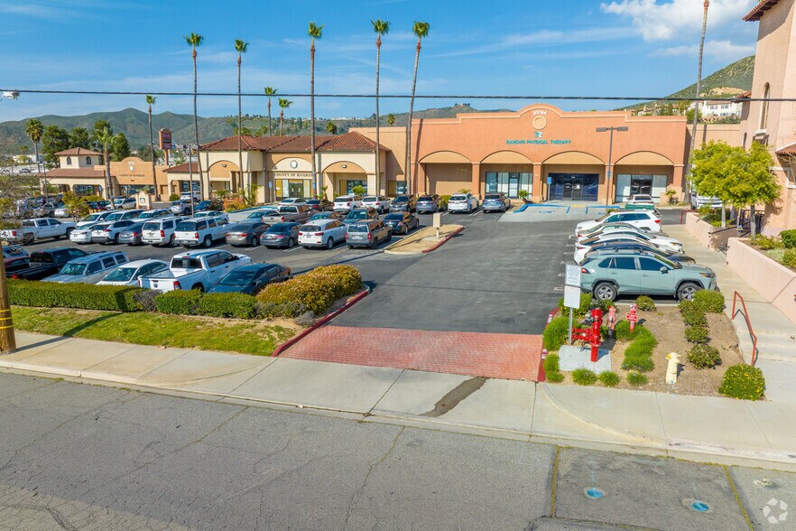 More Photos Of 31750-31764 Casino Dr, Lake Elsinore Storefront For Lease