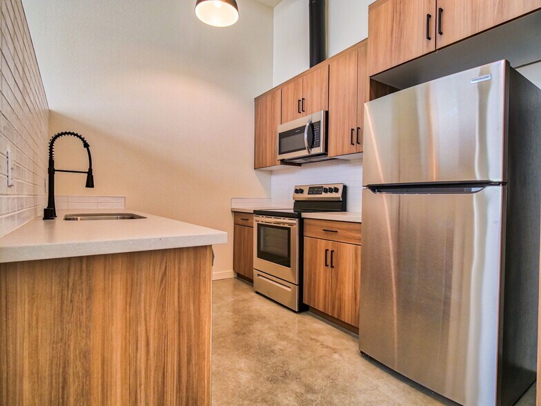 More Photos Of 611 Highland Ave, National City Apartments For Lease